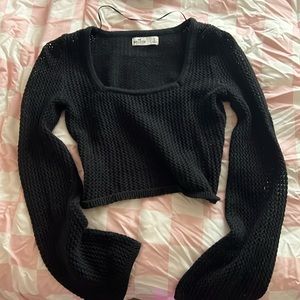 Hollister long sleeve cropped top. See through and is meant for layering.